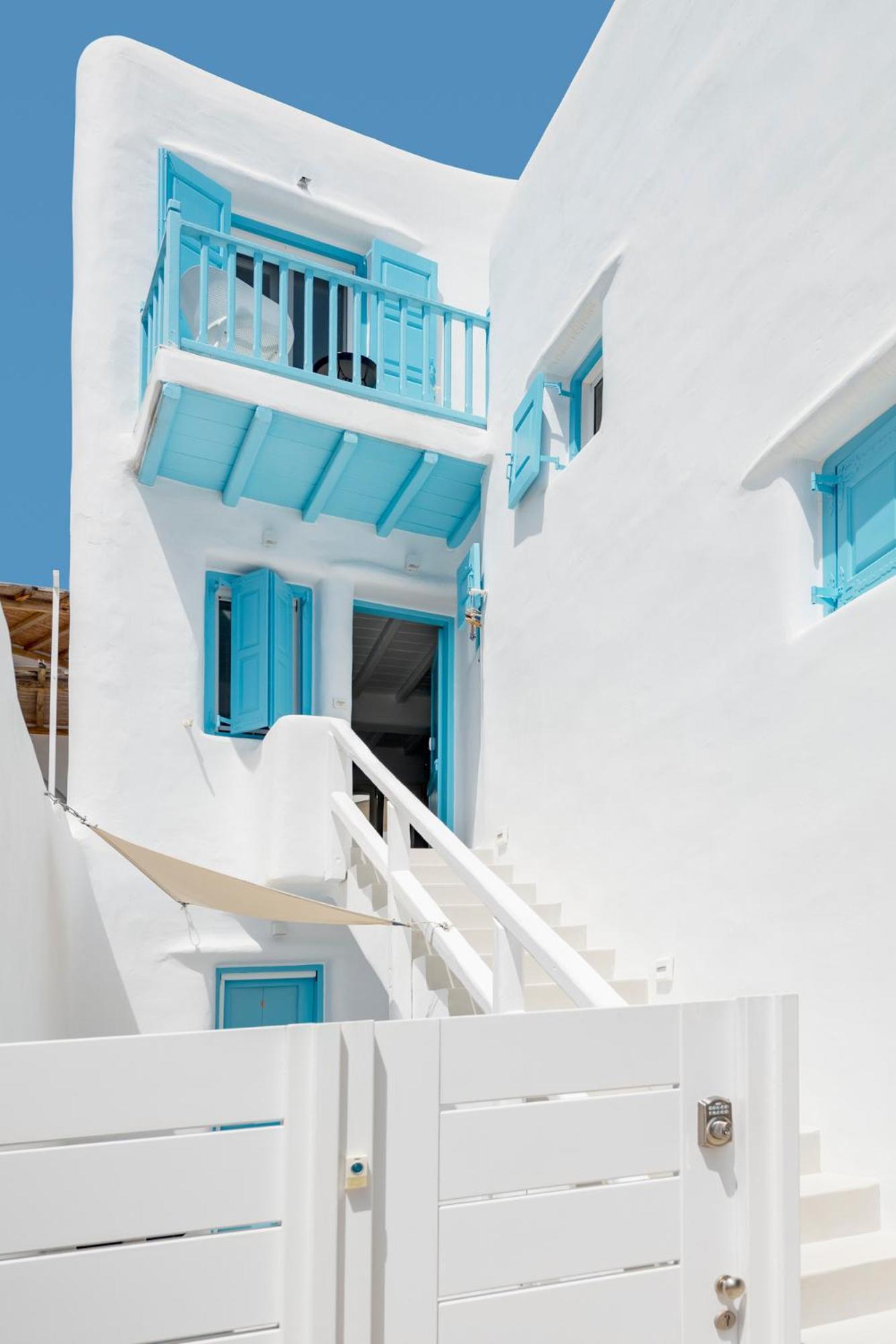 Mykonian Mews Luxury Suites プサロウ エクステリア 写真