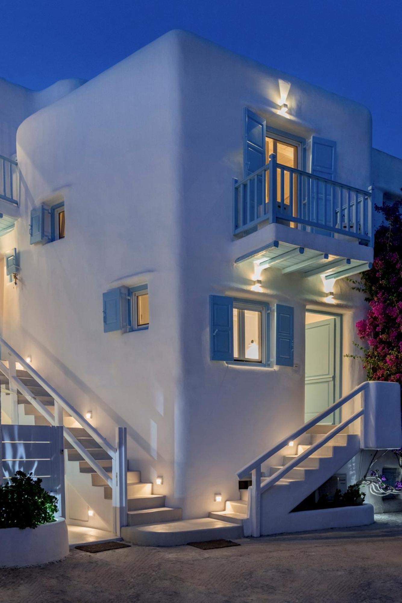 Mykonian Mews Luxury Suites プサロウ エクステリア 写真