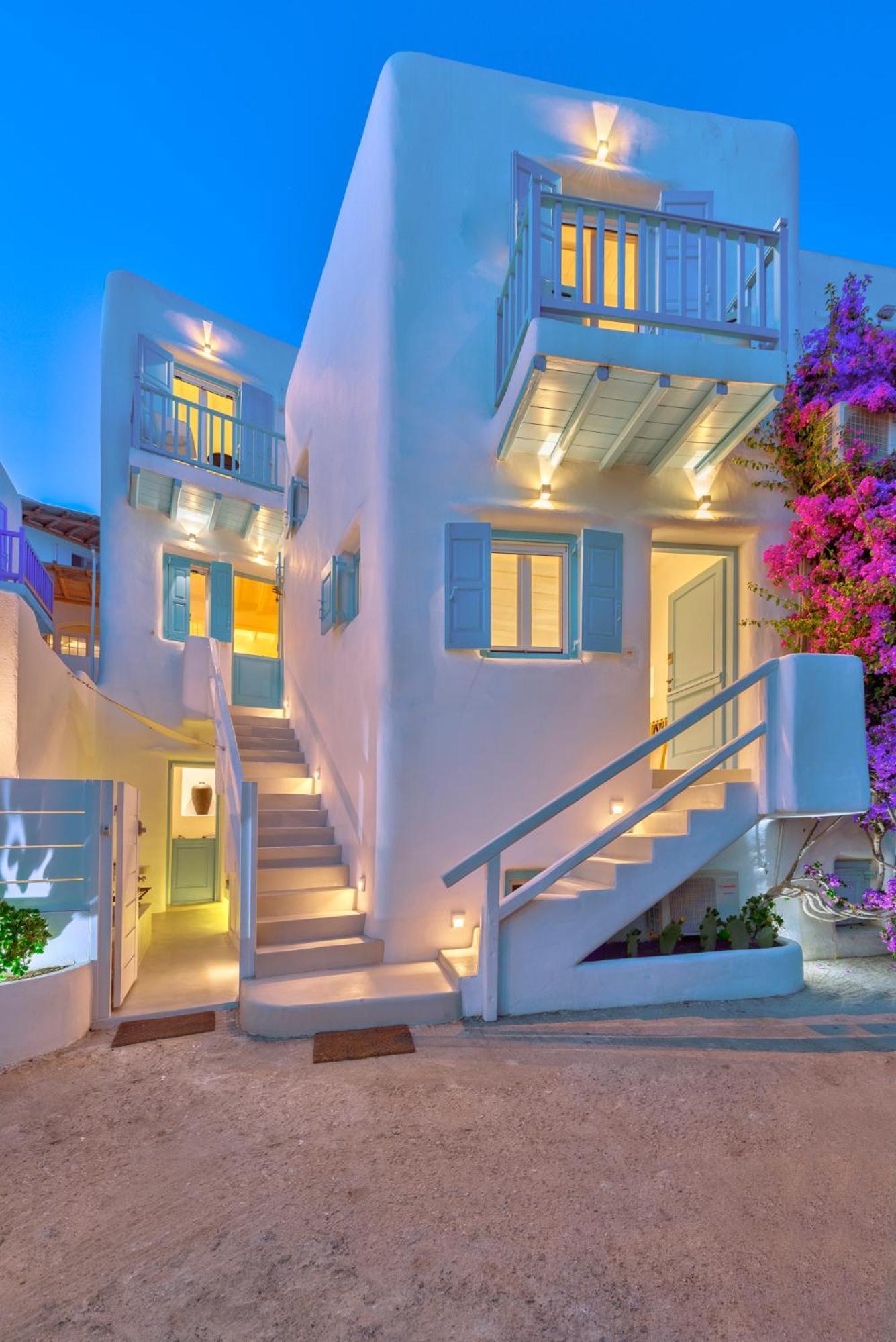 Mykonian Mews Luxury Suites プサロウ エクステリア 写真