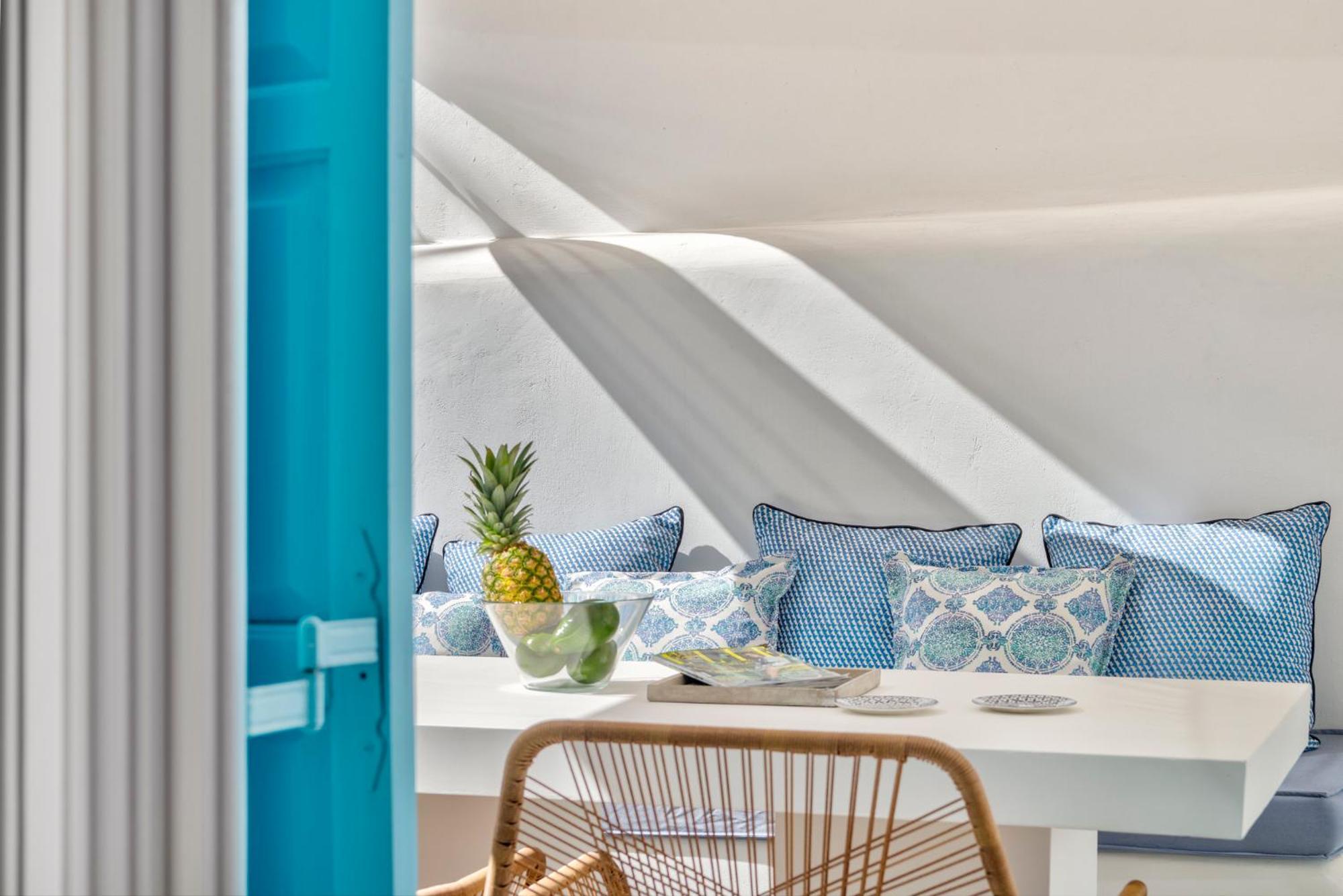 Mykonian Mews Luxury Suites プサロウ エクステリア 写真