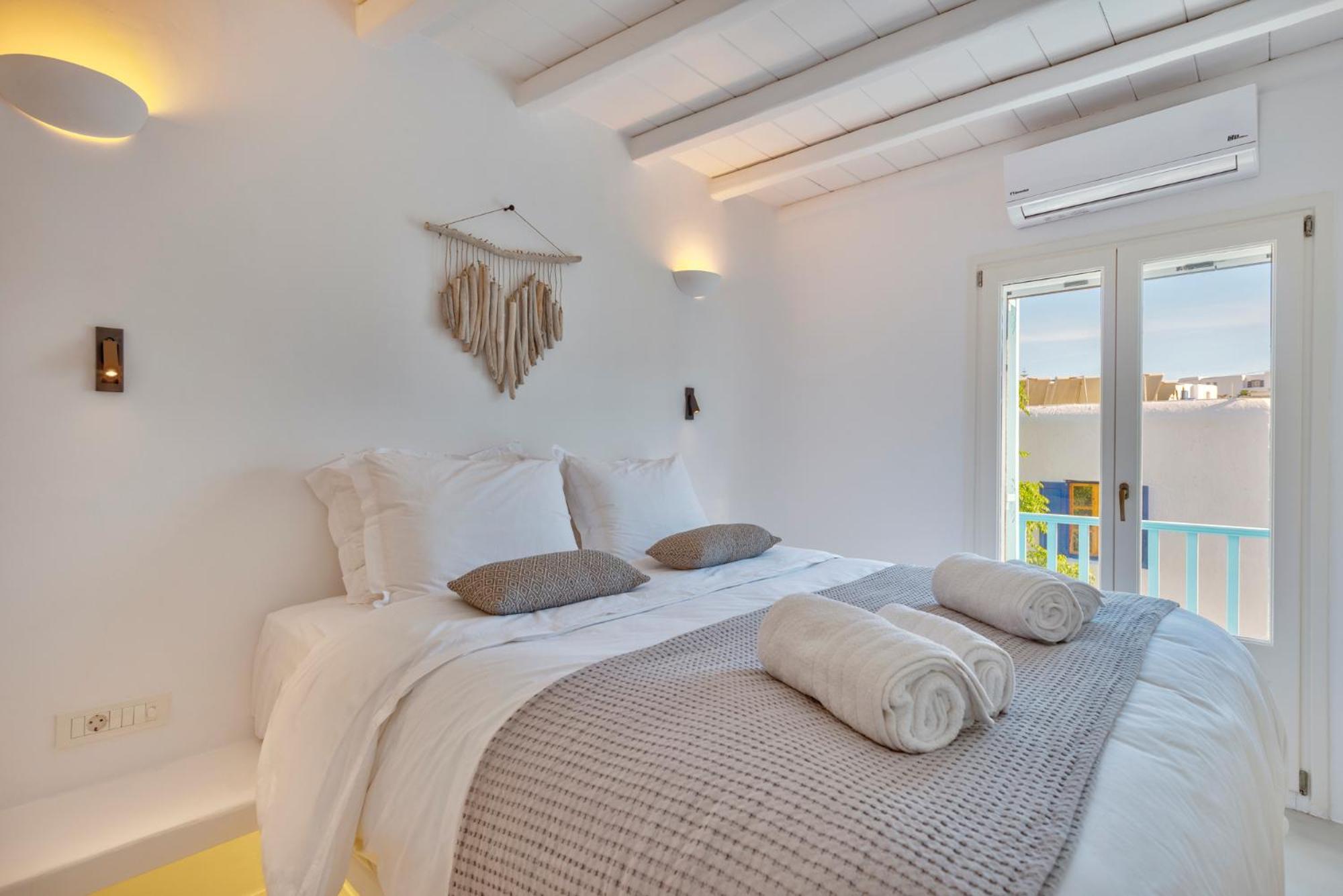 Mykonian Mews Luxury Suites プサロウ エクステリア 写真
