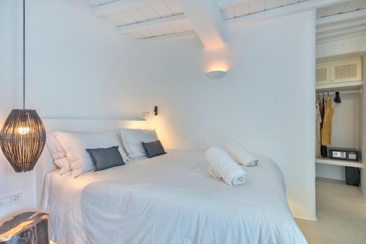 Mykonian Mews Luxury Suites プサロウ エクステリア 写真